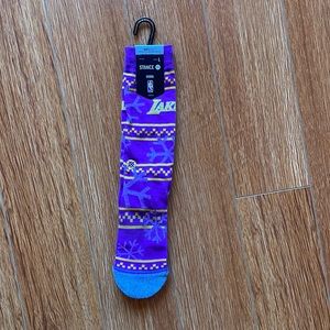 STANCE MEN’S LAKER SOCKS. PURPLE. ONE SIZE FITS MOST.